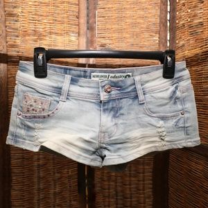 LOVELY LOW-WAISTED JEAN SHORTS - NEW!